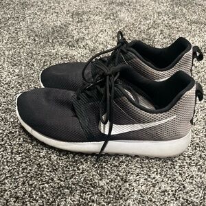 Nike roshe sneakers